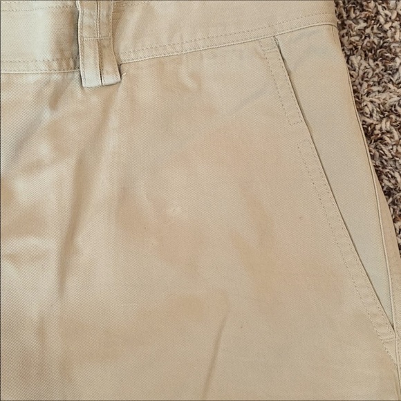 Tommy Bahama Khaki Shorts, Size 42 - Picture 2 of 8